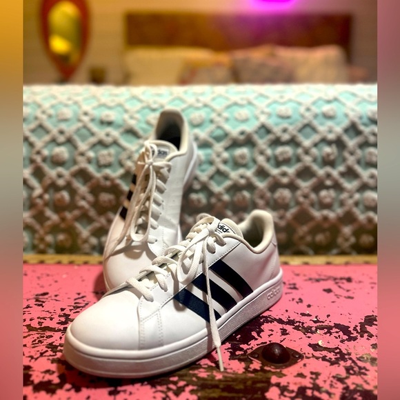ADIDAS Grand Court Sneakers white/black sz 9 - worn once - Picture 1 of 7